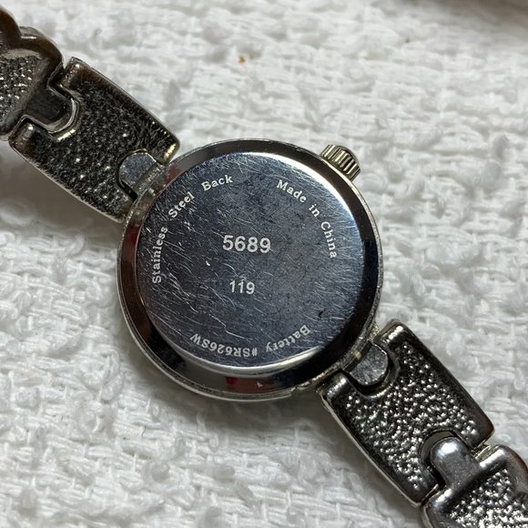 AVON Vintage 7" Antiqued Silvertone Bracelet & Watch Set. (447) - Picture 8 of 10